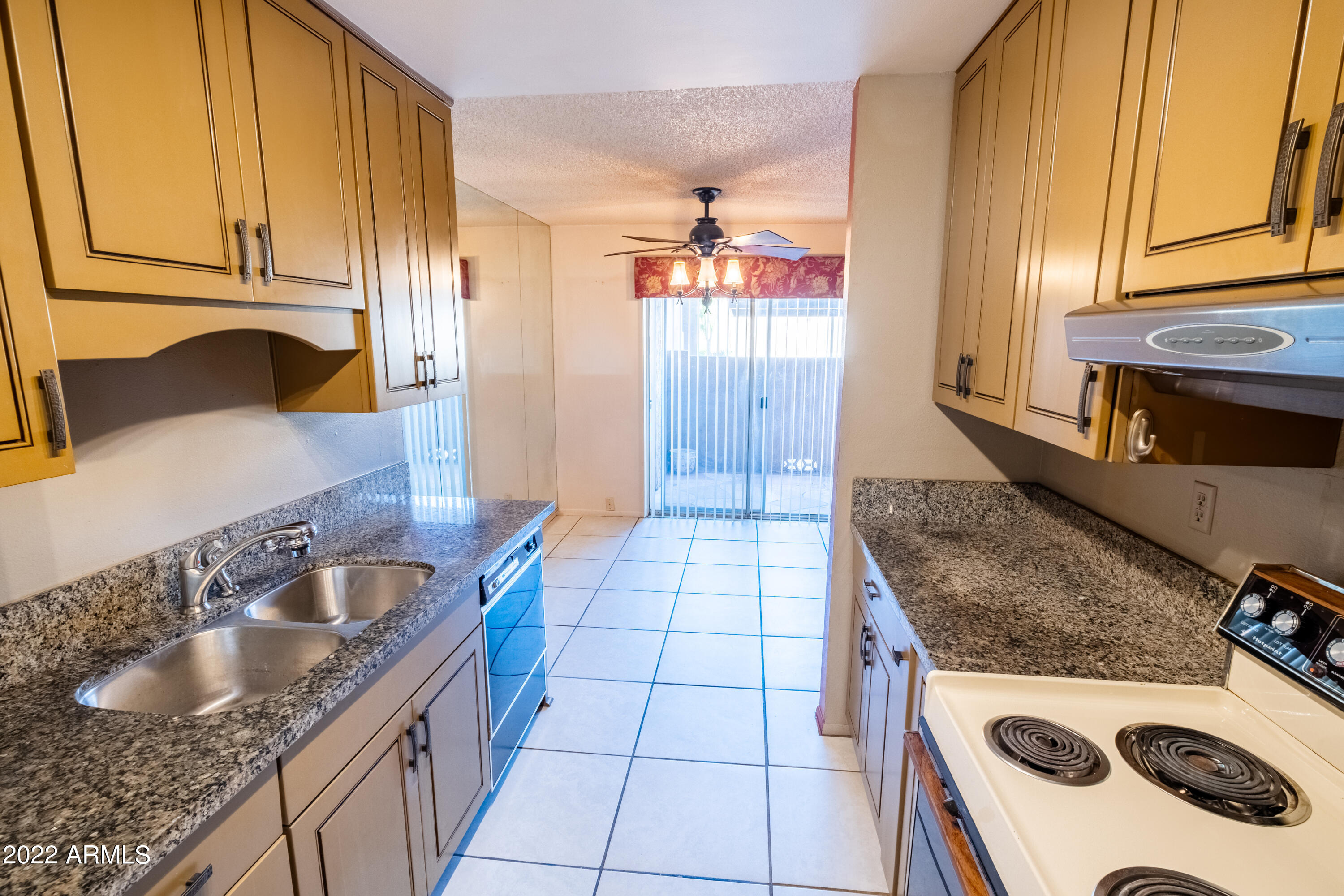 5525 East Thomas Road, Unit J2 Phoenix, AZ 85018 - Photo 6 of 21 kitchen 1