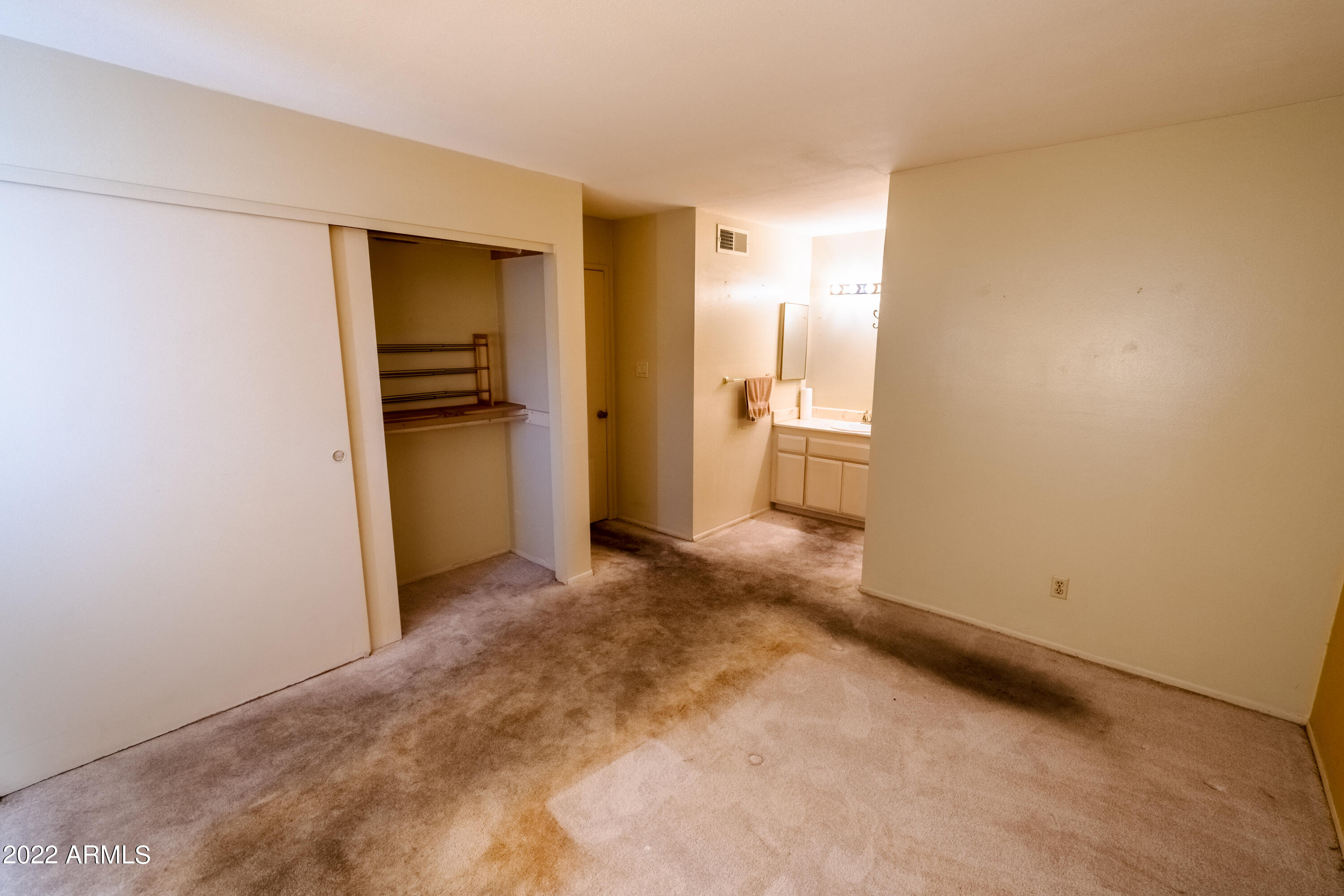 5525 East Thomas Road, Unit J2 Phoenix, AZ 85018 - Photo 8 of 21 Main Bedroom 2