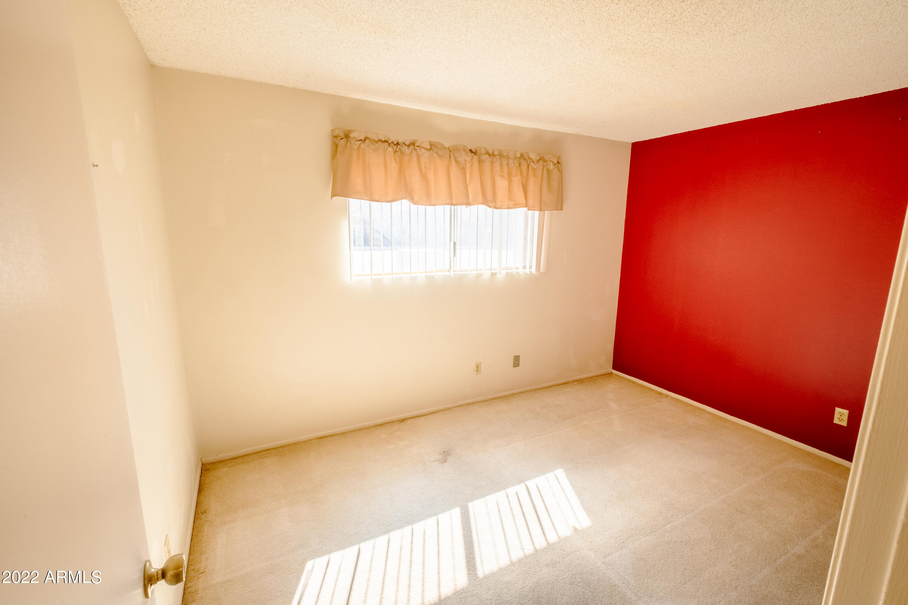 5525 East Thomas Road, Unit J2 Phoenix, AZ 85018 - Photo 10 of 21 Second Bedroom