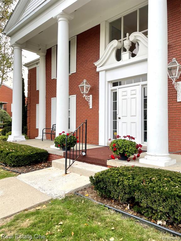 19710 West 13 Mile Road, Unit 106 Beverly Hills, MI 48025 - Photo 2 of 40