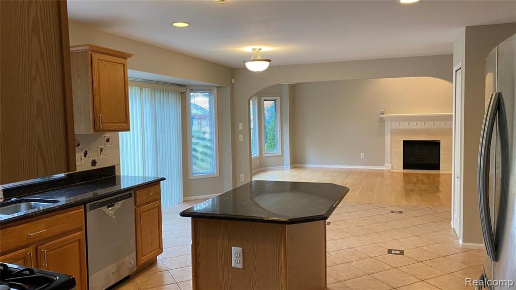 1606 Nadine Rochester, MI 48307 - Photo 7 of 33