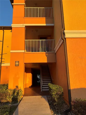 $1,950 | 5463 Vineland Road, Unit 5306, Orlando, FL 32811