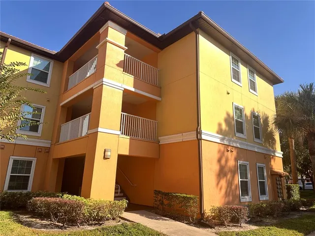 $1,950 | 5463 Vineland Road, Unit 5306, Orlando, FL 32811