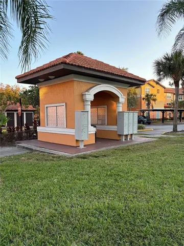 $1,950 | 5463 Vineland Road, Unit 5306, Orlando, FL 32811