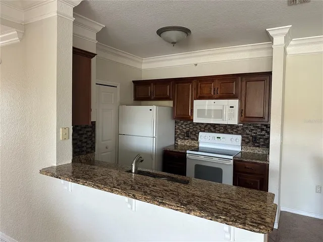 $1,950 | 5463 Vineland Road, Unit 5306, Orlando, FL 32811