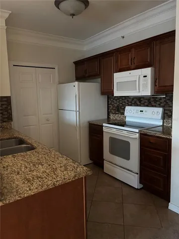 $1,950 | 5463 Vineland Road, Unit 5306, Orlando, FL 32811