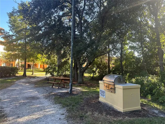 $1,950 | 5463 Vineland Road, Unit 5306, Orlando, FL 32811