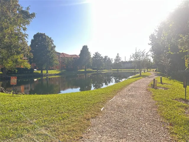 $1,950 | 5463 Vineland Road, Unit 5306, Orlando, FL 32811