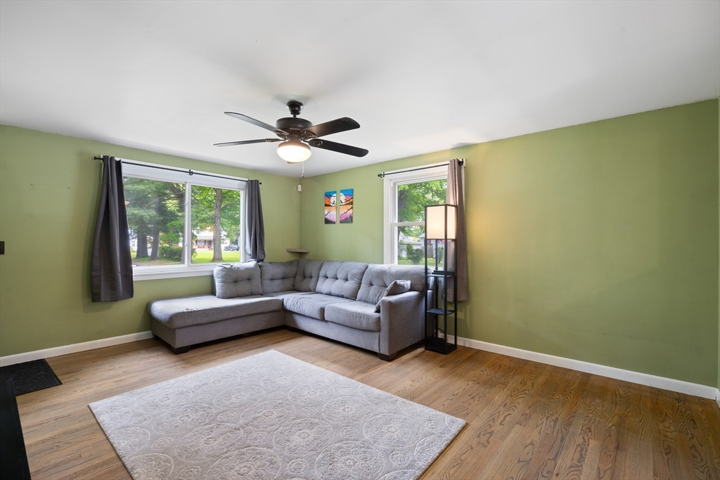 37 Parkerview Street Springfield, MA 01129 - Photo 12 of 31