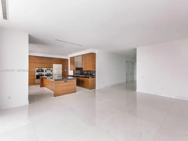 $42,000 | 800 South Pointe Drive, Unit 2103, Miami Beach, FL 33139