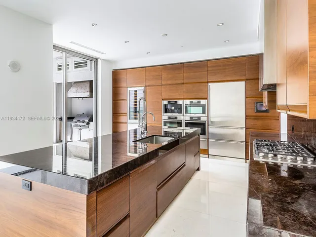 $42,000 | 800 South Pointe Drive, Unit 2103, Miami Beach, FL 33139