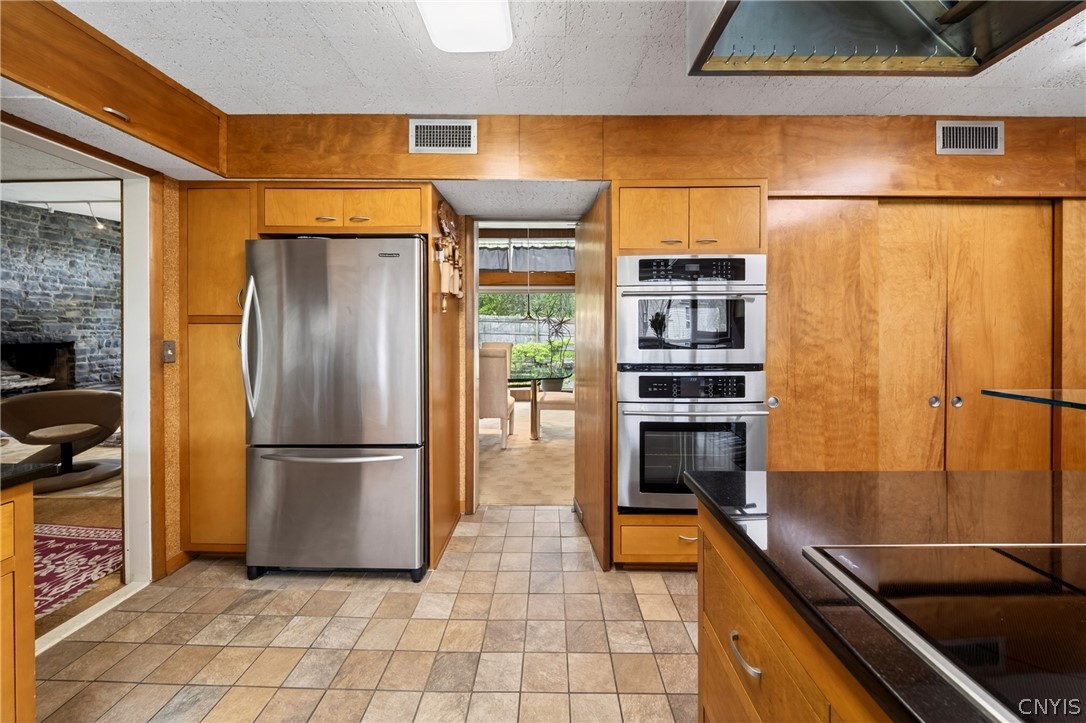 327 Kimber Road Syracuse, NY 13214 - Photo 10 of 44