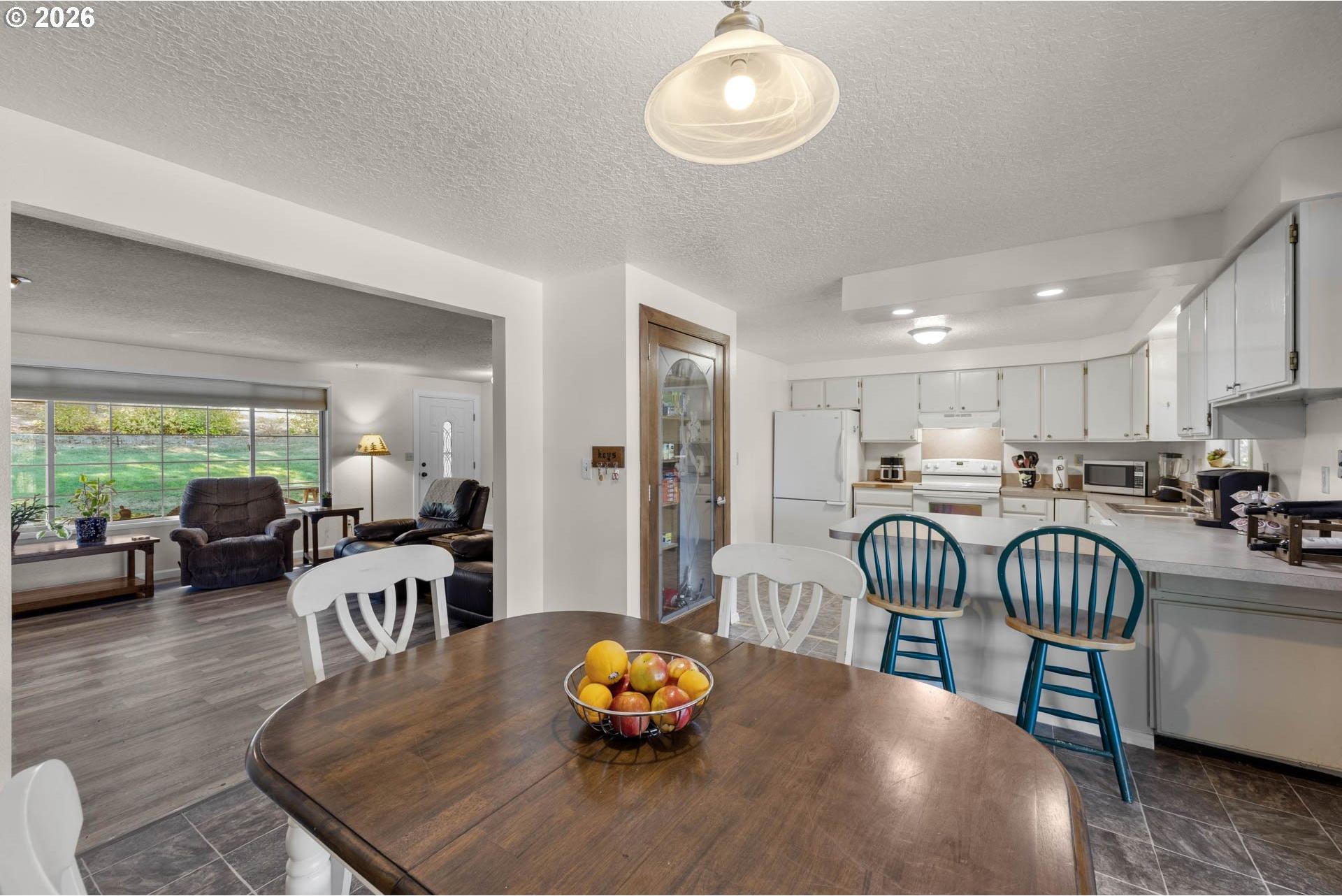2925 Cleveland Hill Road Roseburg, OR 97471 - Photo 9 of 32 Gallery Image 9