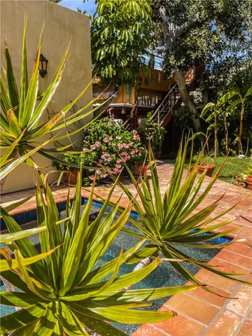 a view of a pathway with a yard