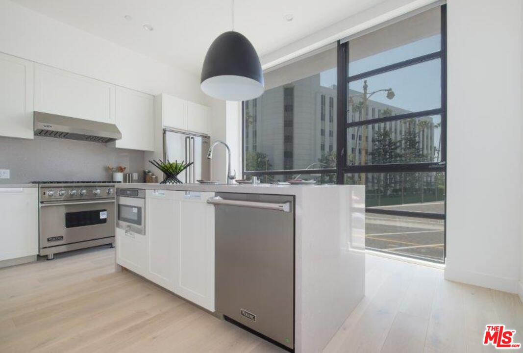 665 South Rimpau Boulevard Los Angeles, CA 90005 - Photo 11 of 31