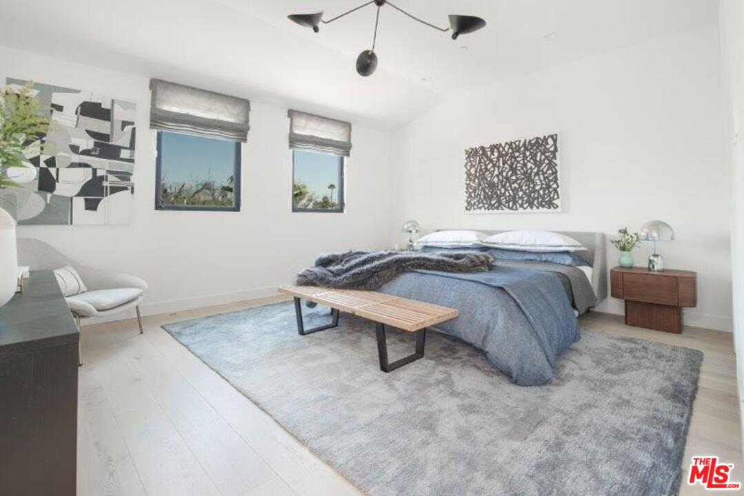665 South Rimpau Boulevard Los Angeles, CA 90005 - Photo 12 of 31