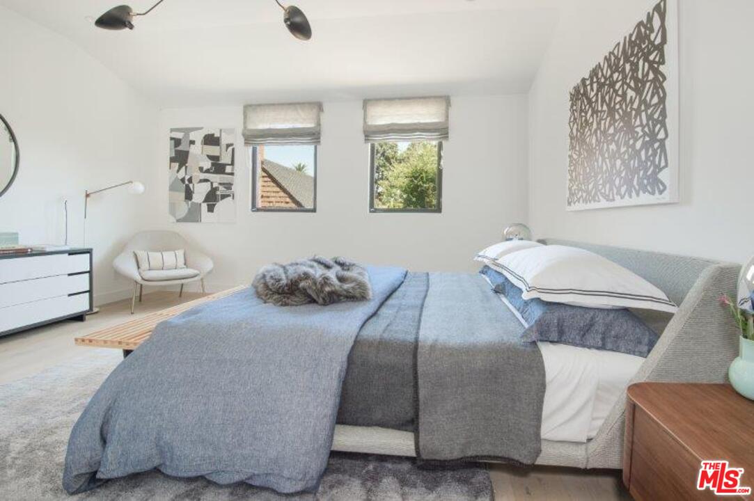 665 South Rimpau Boulevard Los Angeles, CA 90005 - Photo 13 of 31