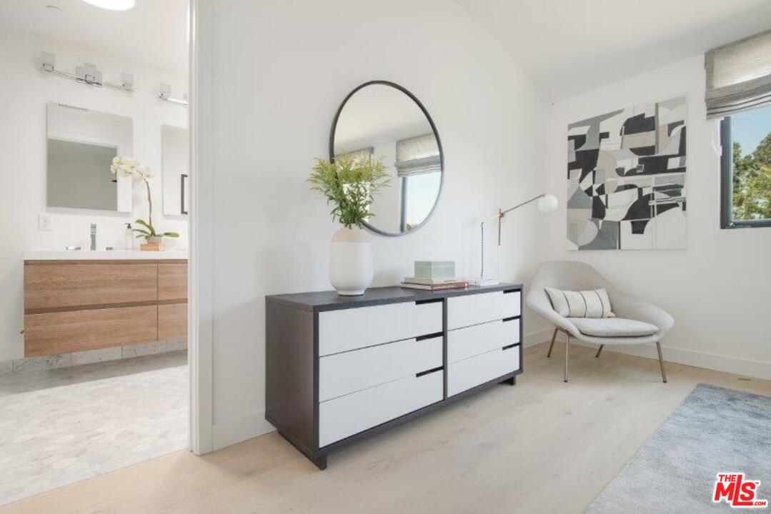 665 South Rimpau Boulevard Los Angeles, CA 90005 - Photo 14 of 31