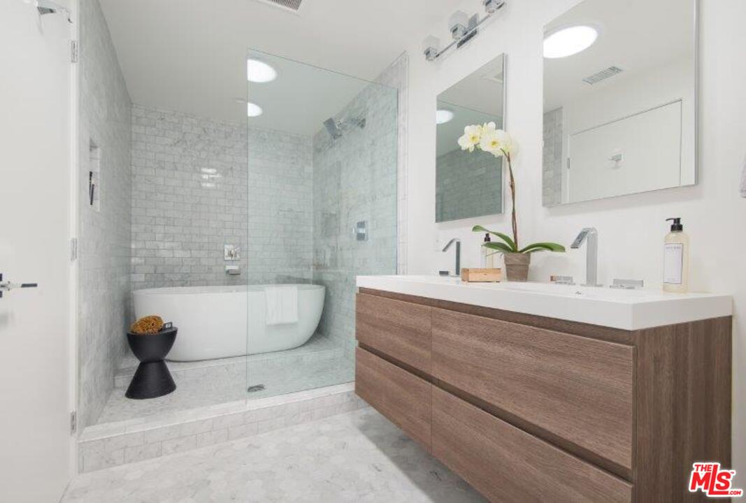665 South Rimpau Boulevard Los Angeles, CA 90005 - Photo 15 of 31
