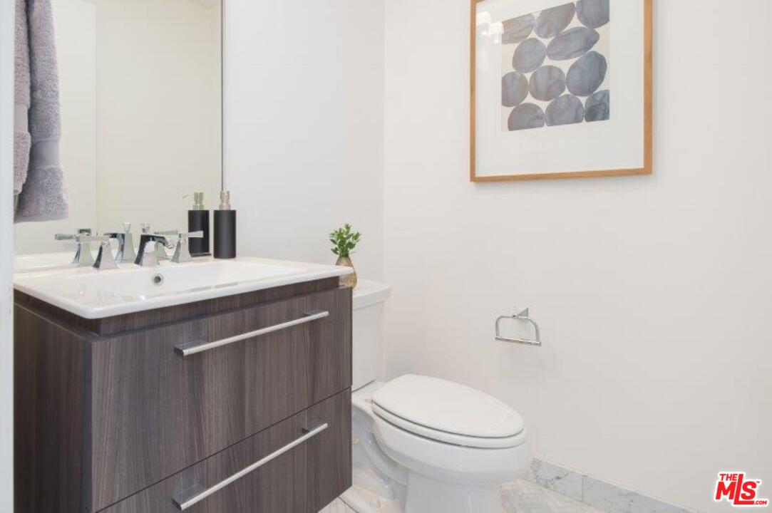665 South Rimpau Boulevard Los Angeles, CA 90005 - Photo 19 of 31