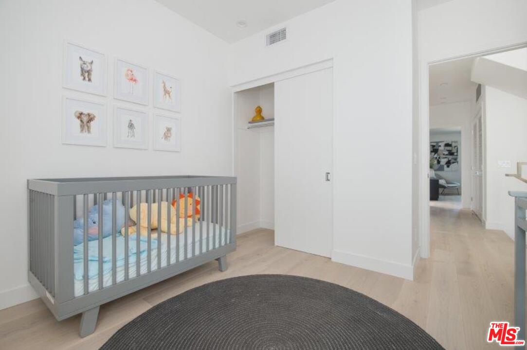 665 South Rimpau Boulevard Los Angeles, CA 90005 - Photo 20 of 31