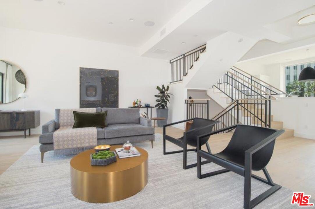 665 South Rimpau Boulevard Los Angeles, CA 90005 - Photo 3 of 31