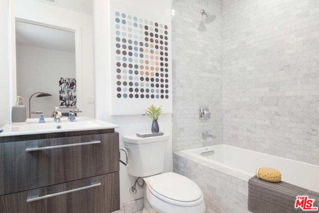 665 South Rimpau Boulevard Los Angeles, CA 90005 - Photo 24 of 31