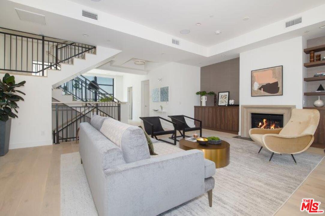 665 South Rimpau Boulevard Los Angeles, CA 90005 - Photo 5 of 31