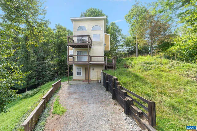 $585,000 | 62 Summit Court, Roseland, VA 22967