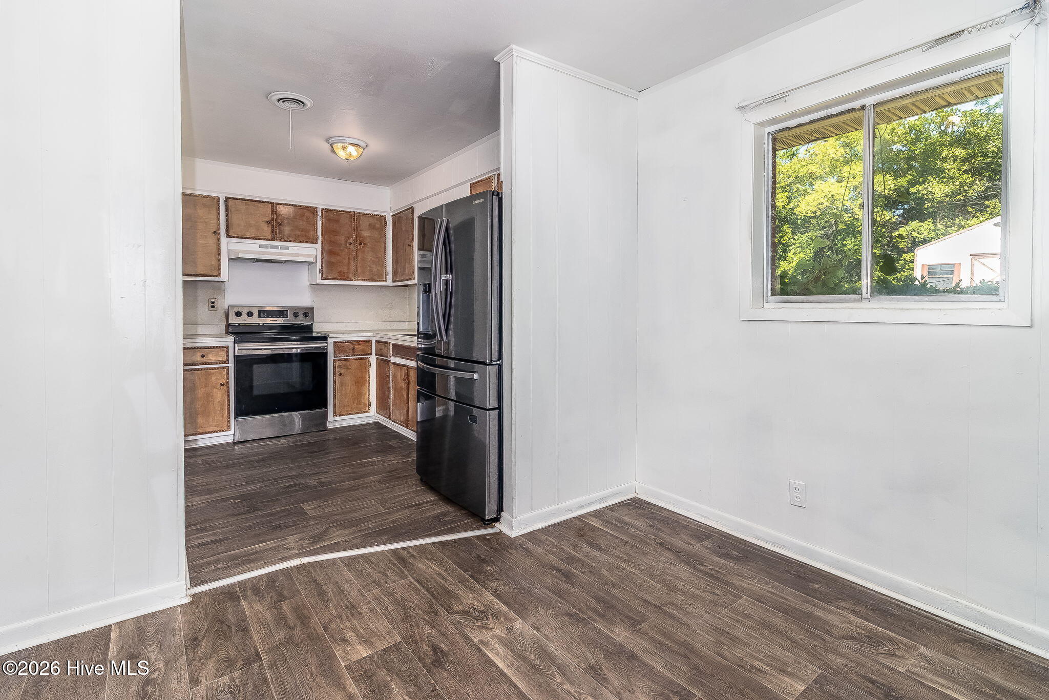 304 Wiley Avenue Augusta, GA 30906 - Photo 11 of 30 Kitchen with smooth surface range!