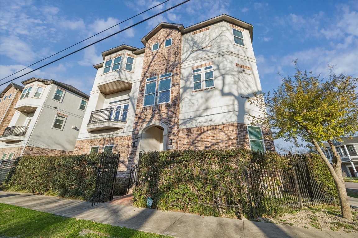 1003 East 28th Street Houston, TX 77009 - Photo 3 of 25