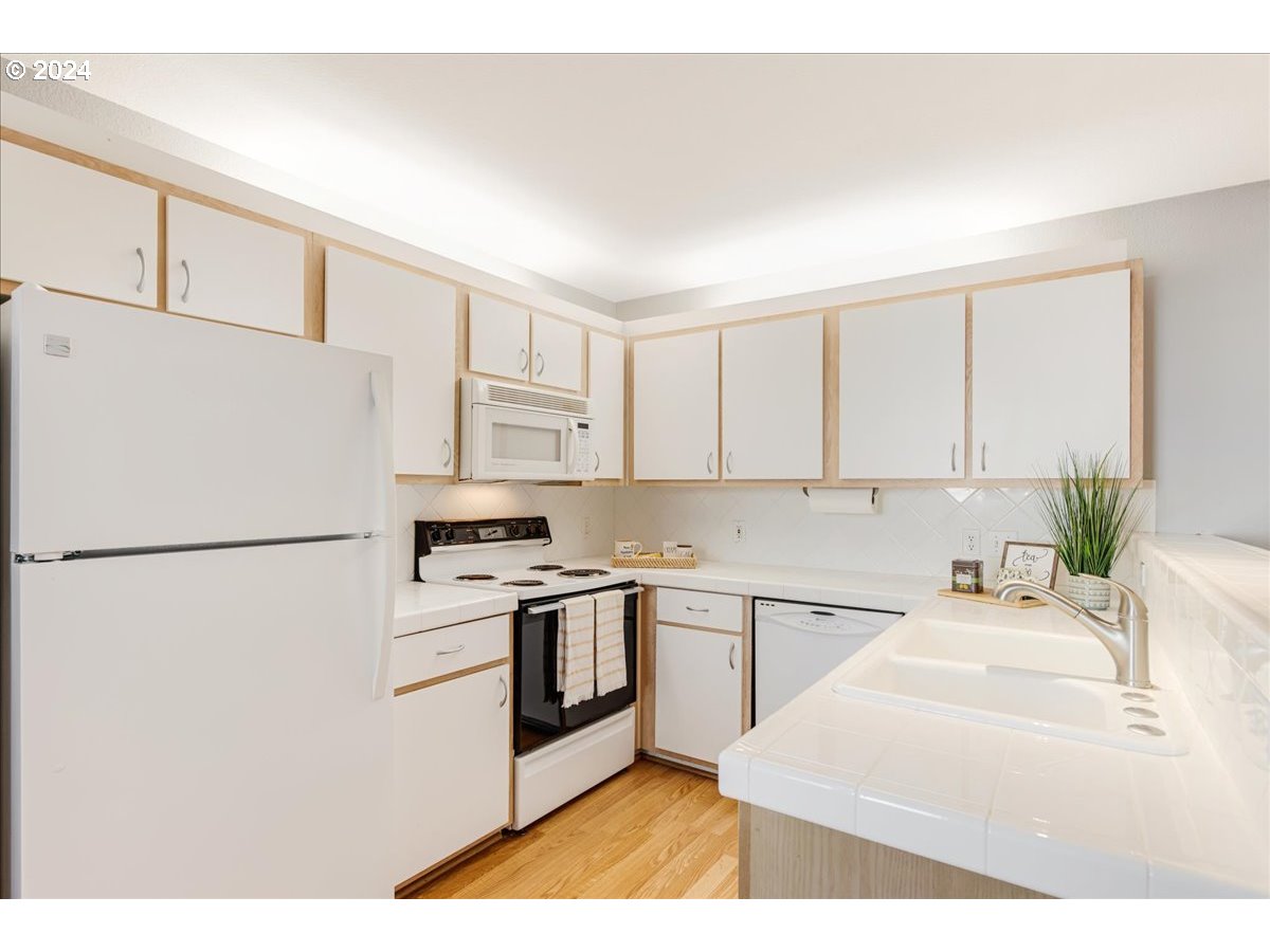 5225 Jean Road, Unit 313 Lake Oswego, OR 97035 - Photo 11 of 32 a utility room with cabinets washer and dryer