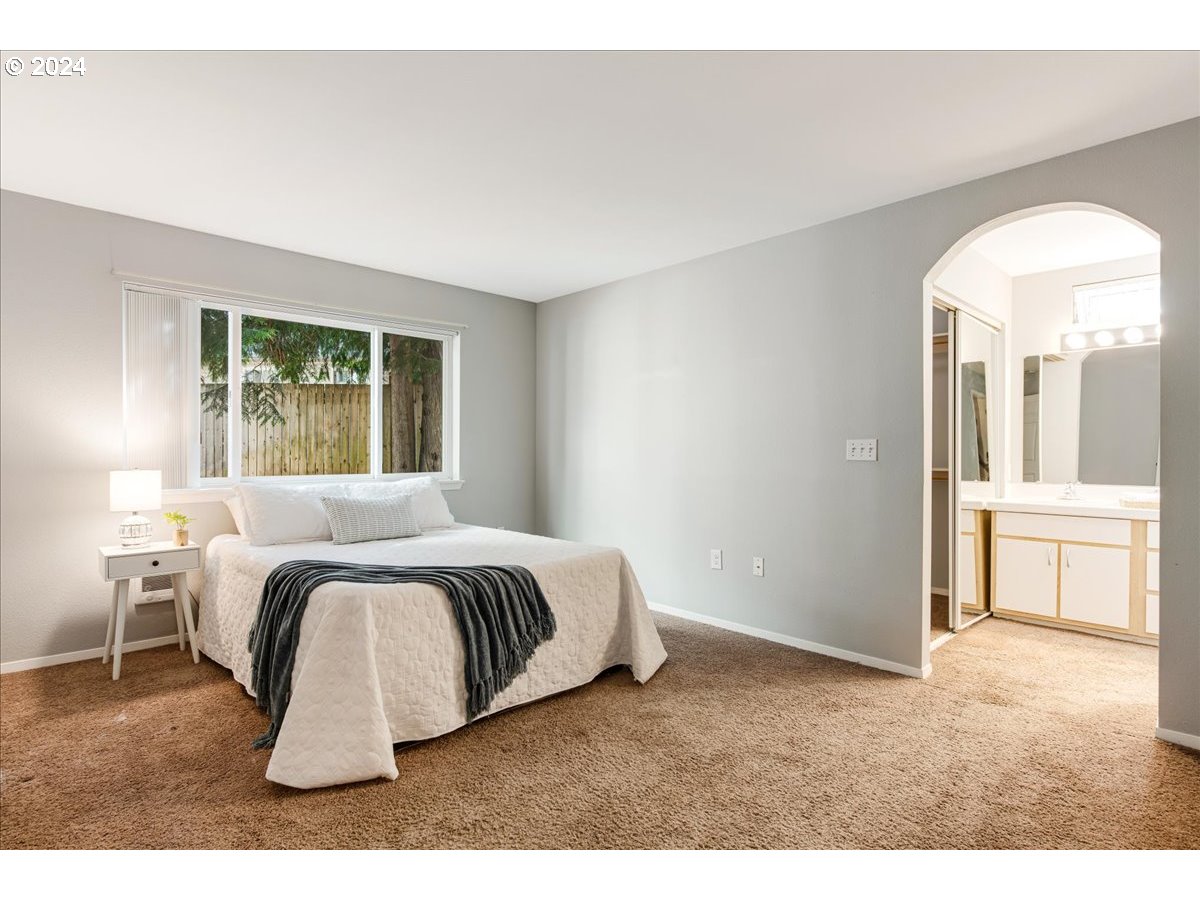5225 Jean Road, Unit 313 Lake Oswego, OR 97035 - Photo 13 of 32 a living room with a bed furniture and a window