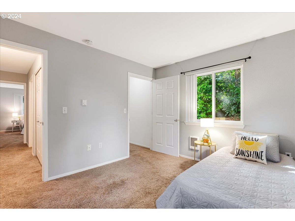 5225 Jean Road, Unit 313 Lake Oswego, OR 97035 - Photo 20 of 32 a bedroom with a bed and a large window