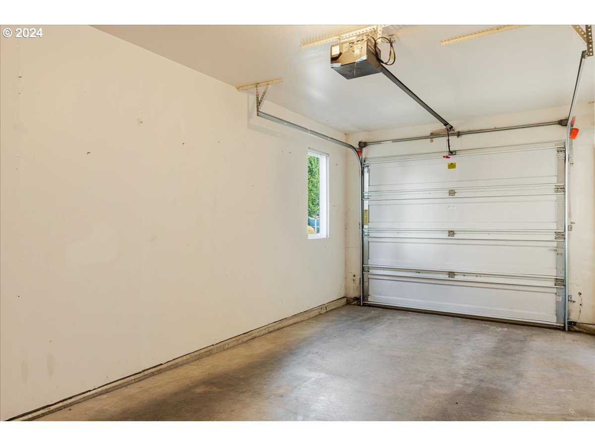 5225 Jean Road, Unit 313 Lake Oswego, OR 97035 - Photo 24 of 32 an empty room with a wooden floor