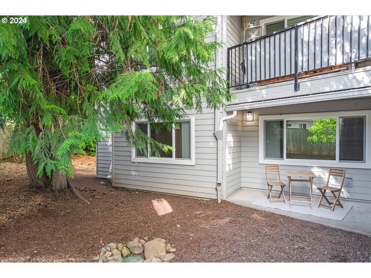 5225 Jean Road, Unit 313 Lake Oswego, OR 97035 - Photo 26 of 32 a view of outdoor space yard and patio