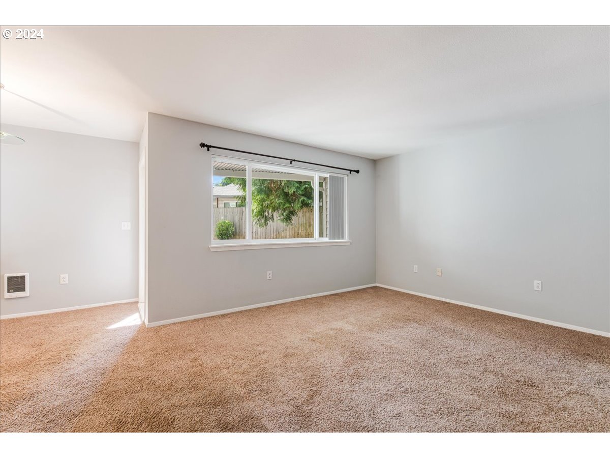 5225 Jean Road, Unit 313 Lake Oswego, OR 97035 - Photo 5 of 32 an empty room with windows and closet
