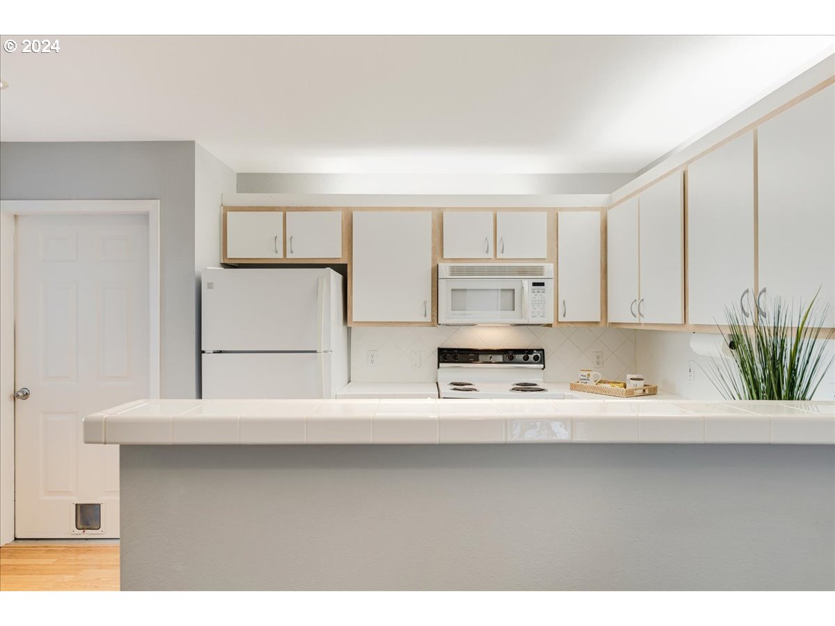 5225 Jean Road, Unit 313 Lake Oswego, OR 97035 - Photo 9 of 32 a kitchen with appliances cabinets and a sink