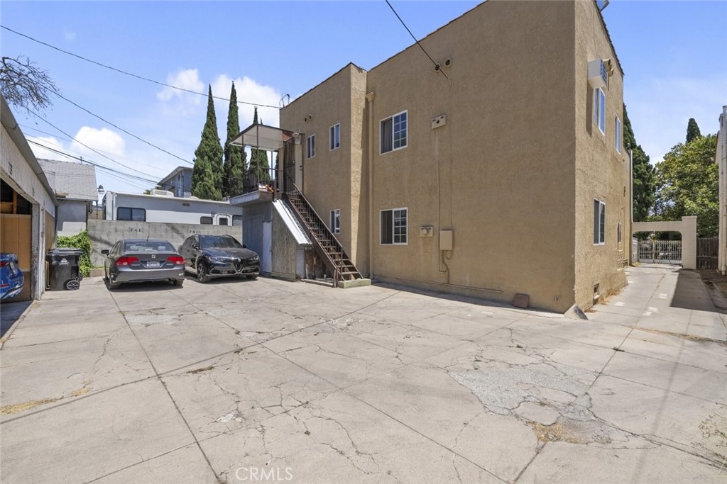737 North Ridgewood Place Los Angeles, CA 90038 - Photo 17 of 21