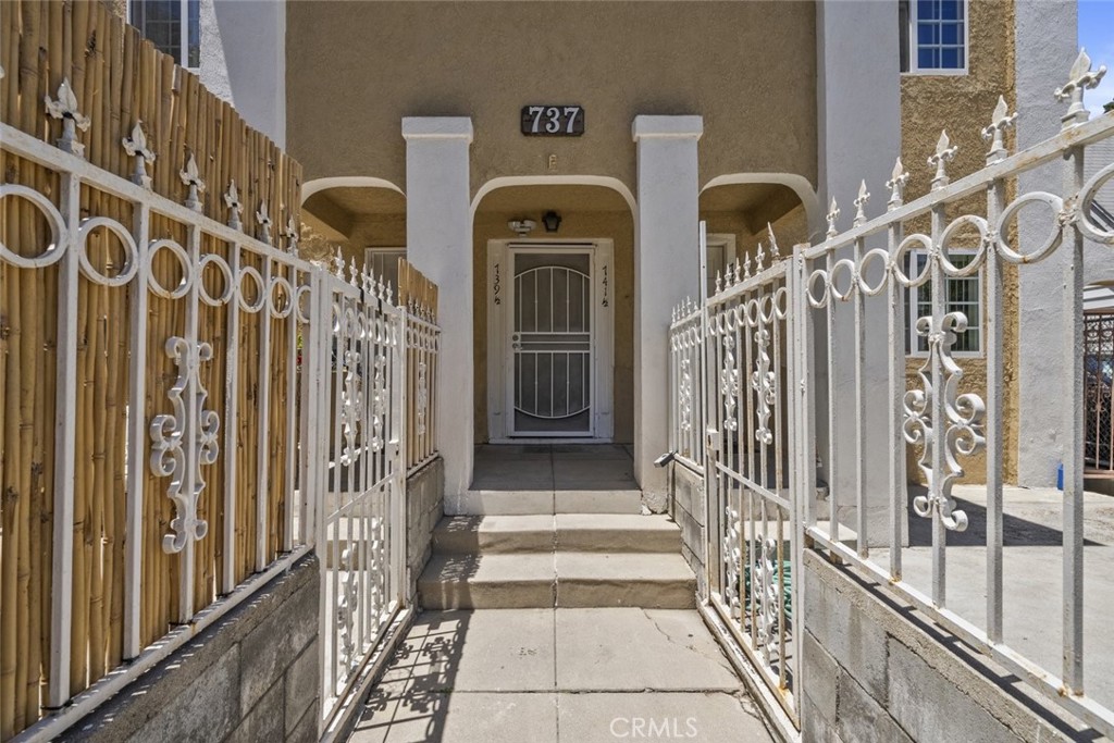 737 North Ridgewood Place Los Angeles, CA 90038 - Photo 18 of 21