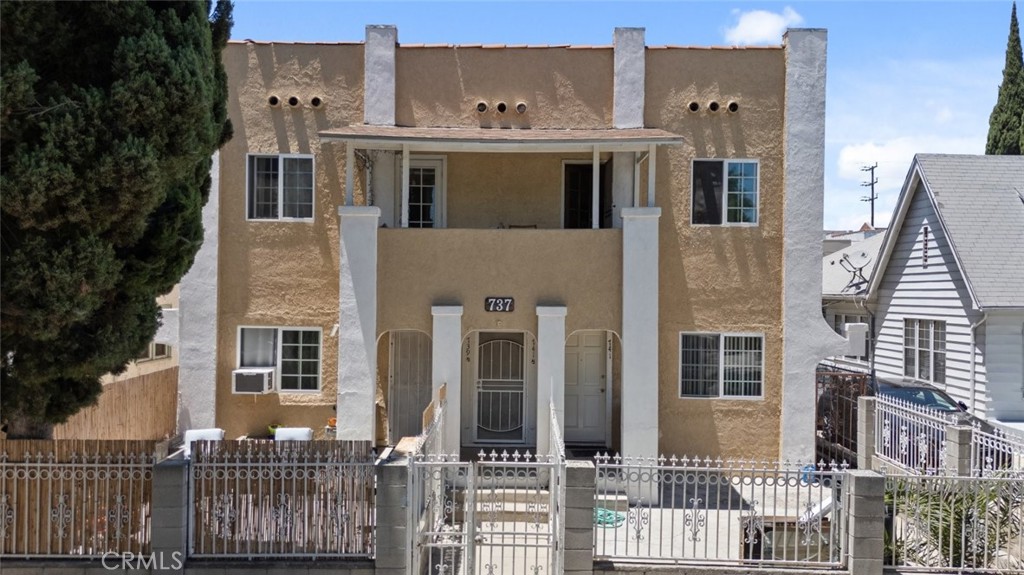 737 North Ridgewood Place Los Angeles, CA 90038 - Photo 2 of 21