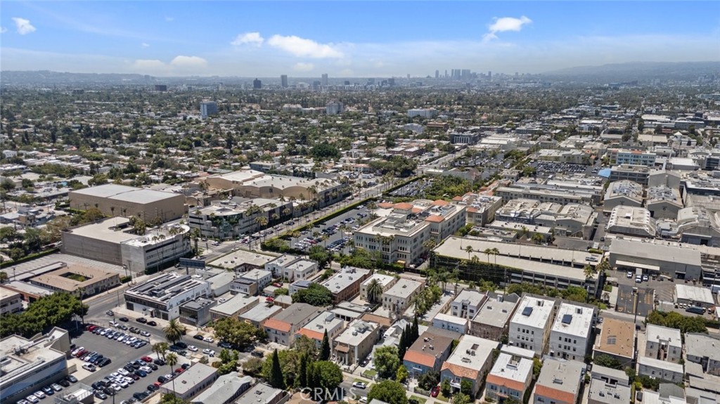737 North Ridgewood Place Los Angeles, CA 90038 - Photo 4 of 21