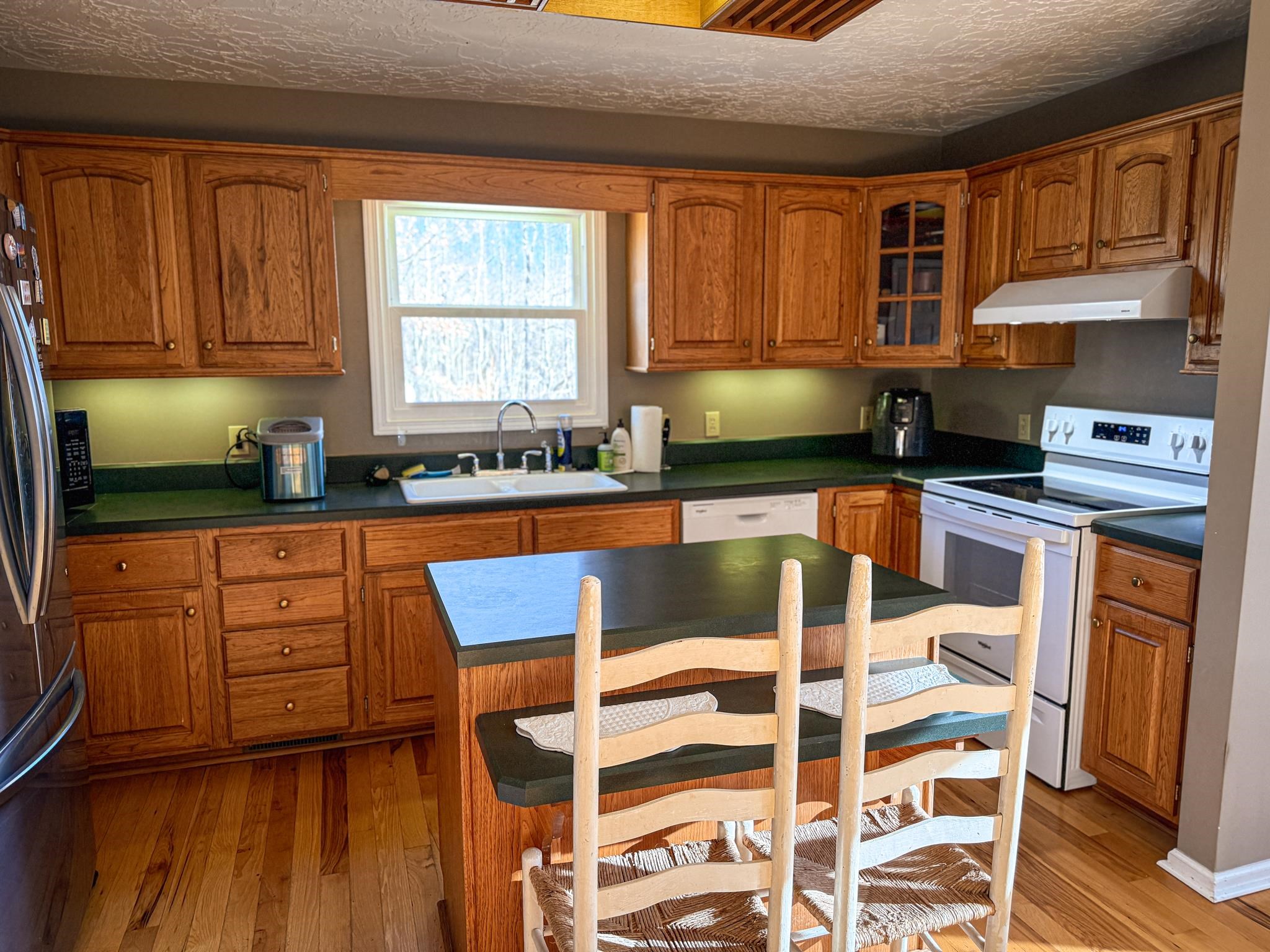 5030 Rogers Marshall Road Union City, TN 38261 - Photo 24 of 40 a kitchen with stainless steel appliances granite countertop a stove a sink and a microwave