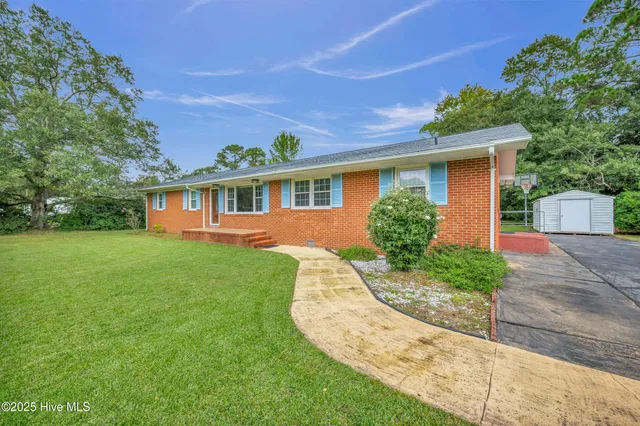 $487,000 | 525 Bedford Forest Drive, Wilmington, NC 28412
