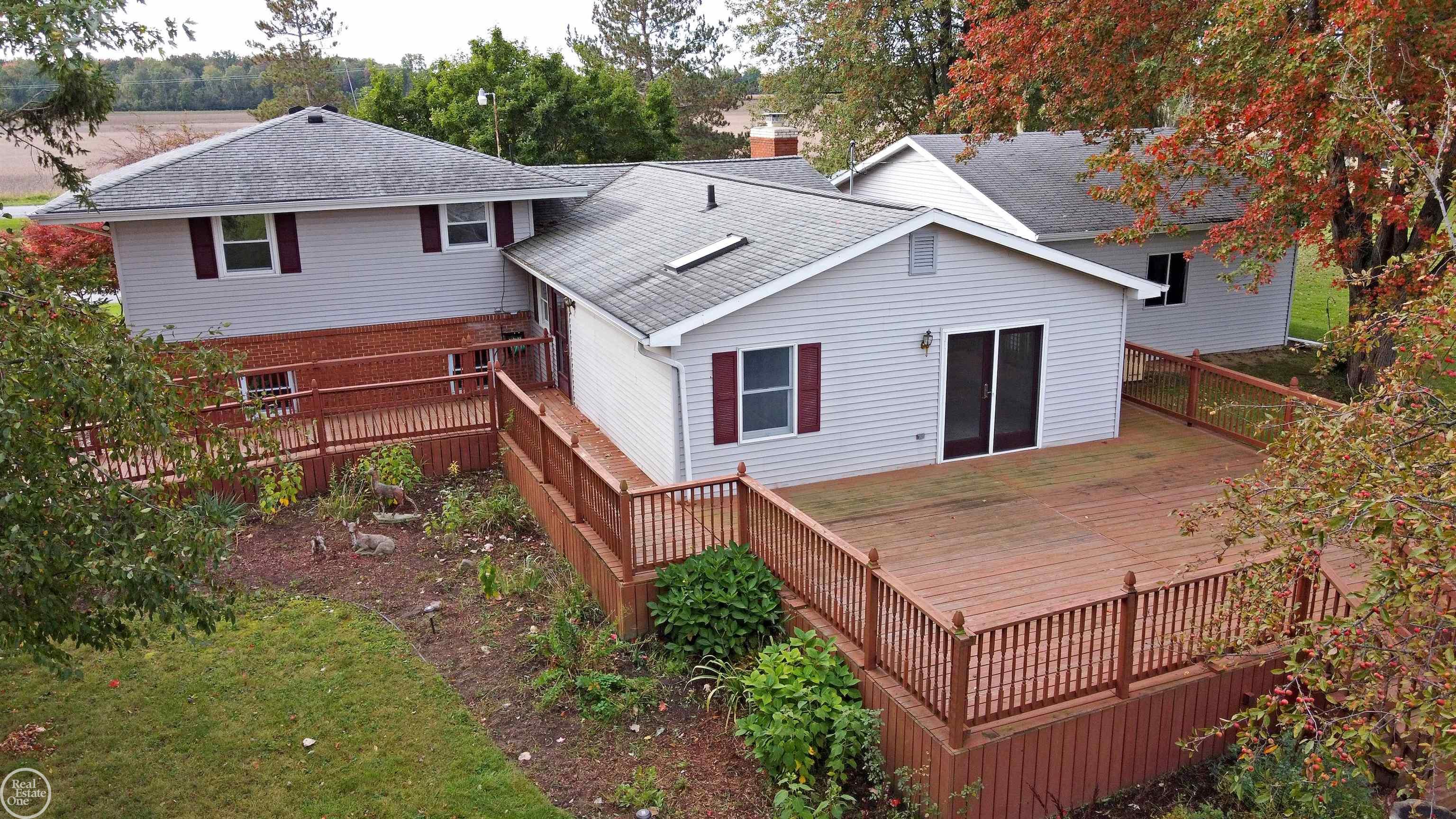 1180 West Curtis Road Saginaw, MI 48601 - Photo 58 of 71 50124551-57.JPG