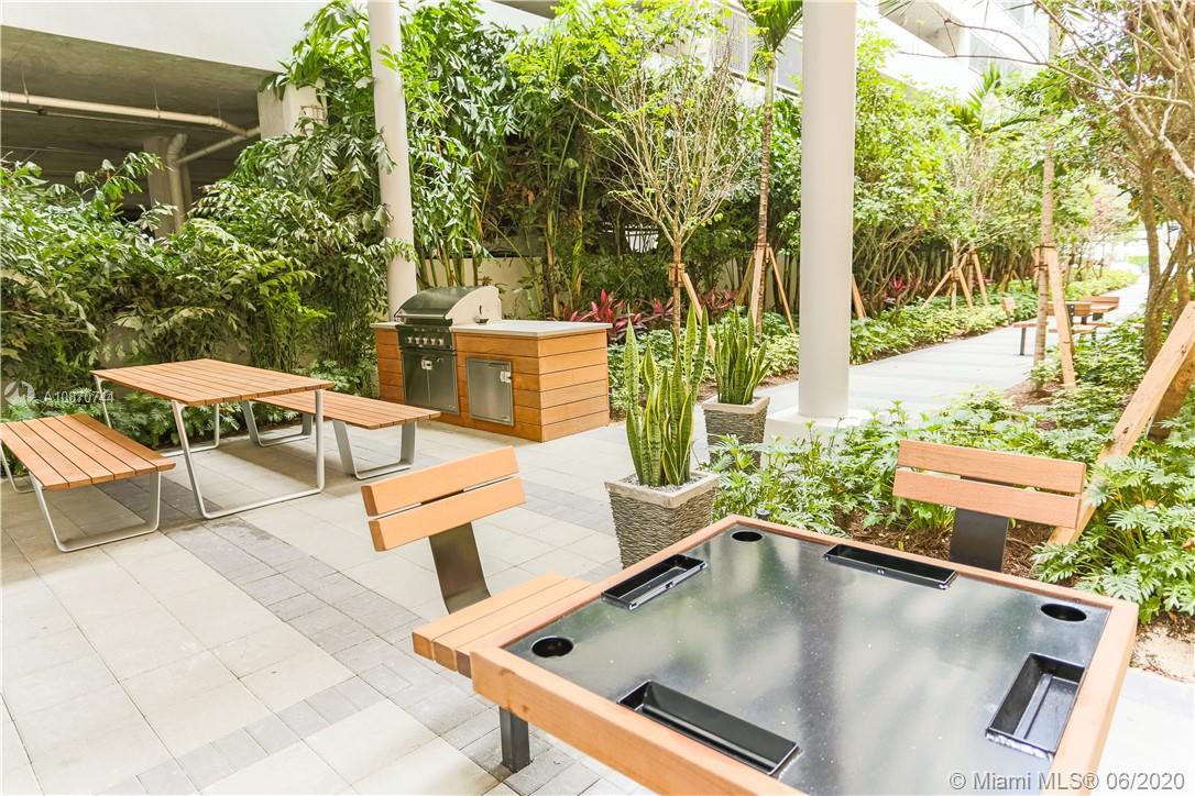 117 Southwest 10th Street, Unit 1801 Miami, FL 33130 - Photo 14 of 14 Barbecue & Picnic Area