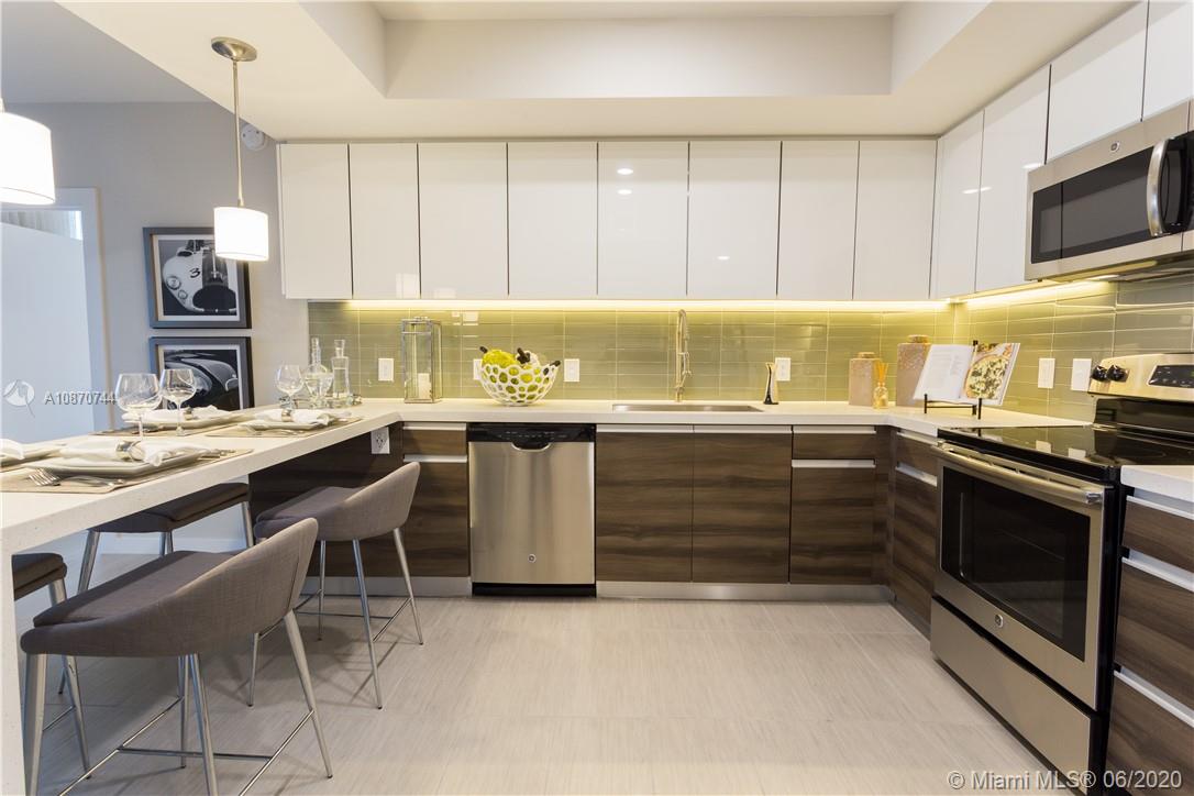 117 Southwest 10th Street, Unit 1801 Miami, FL 33130 - Photo 3 of 14 Kitchen