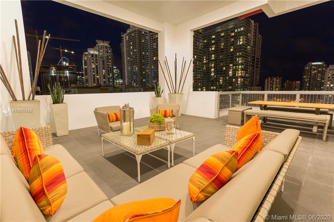 117 Southwest 10th Street, Unit 1801 Miami, FL 33130 - Photo 10 of 14 Community Outdoor Terrace - SE