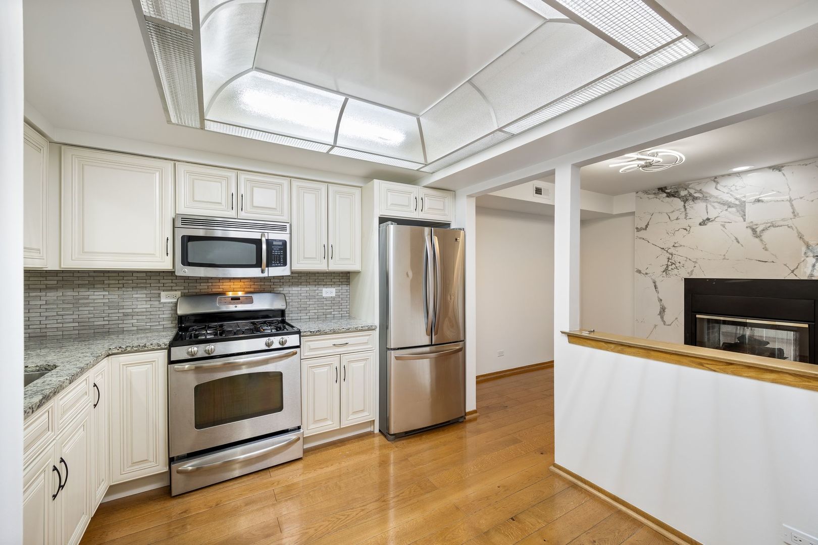 815 Pearson Street, Unit 10 Des Plaines, IL 60016 - Photo 12 of 26