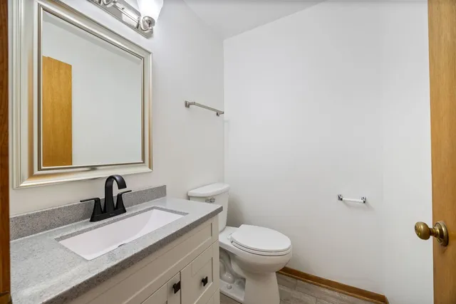 $2,950 | 815 Pearson Street, Unit 10, Des Plaines, IL 60016